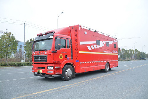 重汽汕德卡野外餐飲保障車（可提供100-300人就餐）