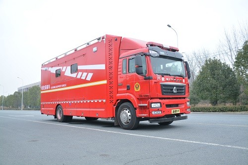 重汽汕德卡野外餐飲保障車(chē)（可提供100-300人就餐）